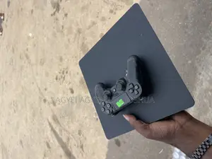 Playstation 4 Slim