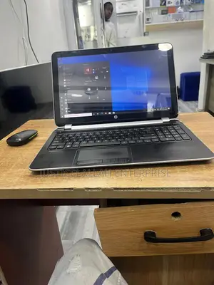 Laptop HP Pavilion 15 4GB AMD A8 HDD 256GB