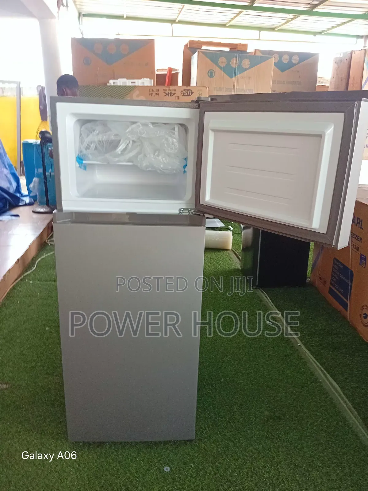 Goldstar 210l 4-Star Fridge With Freezer Compartment