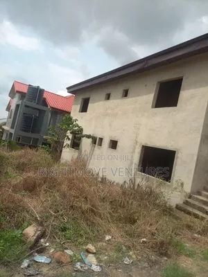 9bdrm Apartment in Takoradi for sale