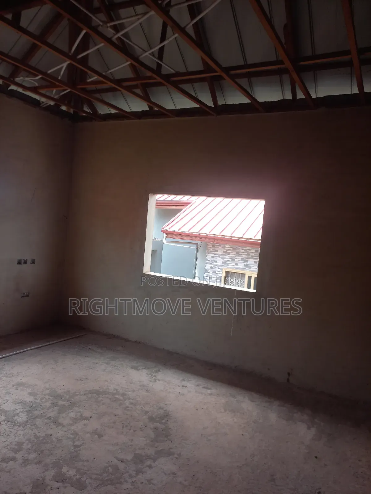 9bdrm Apartment in Takoradi for sale