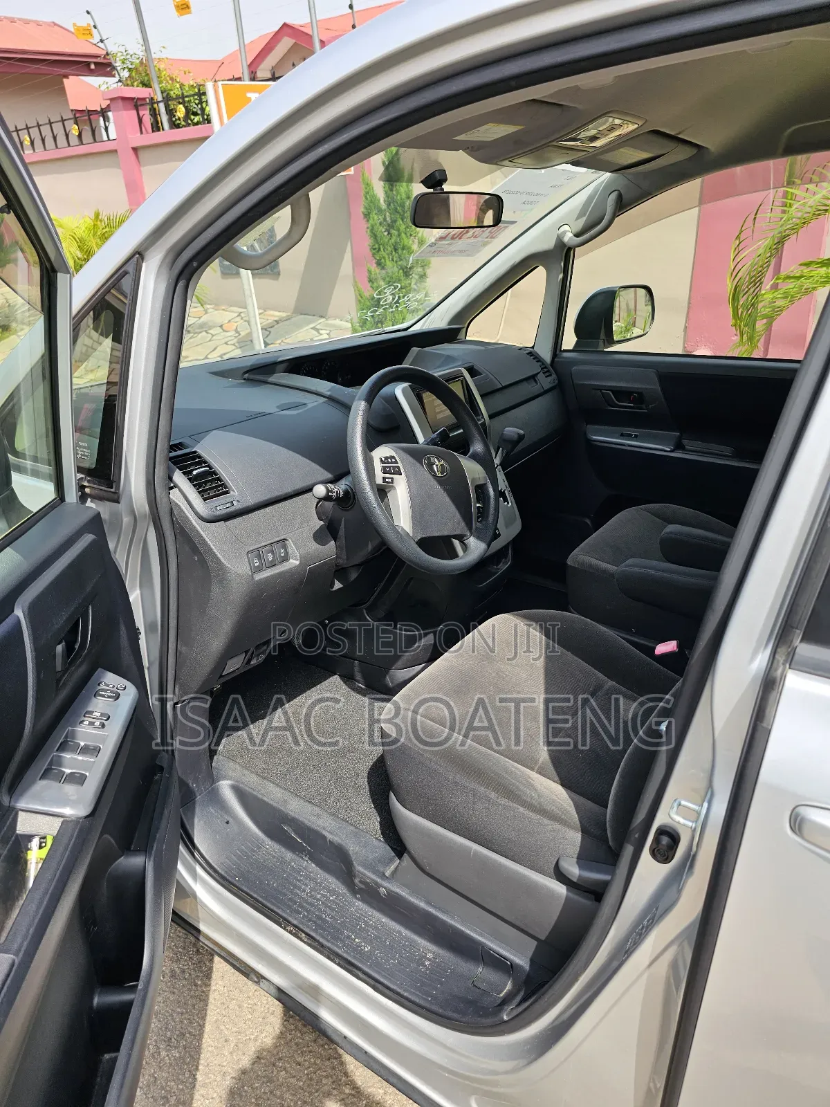 Toyota Voxy 2012 Silver