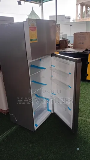 Goldstar 210l Fridge Freezer – Clean Inside, Sharp Look