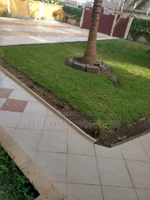 7bdrm House in Community 22, Tema Metropolitan for sale