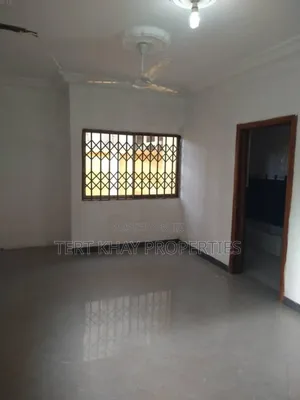 7bdrm House in Community 22, Tema Metropolitan for sale