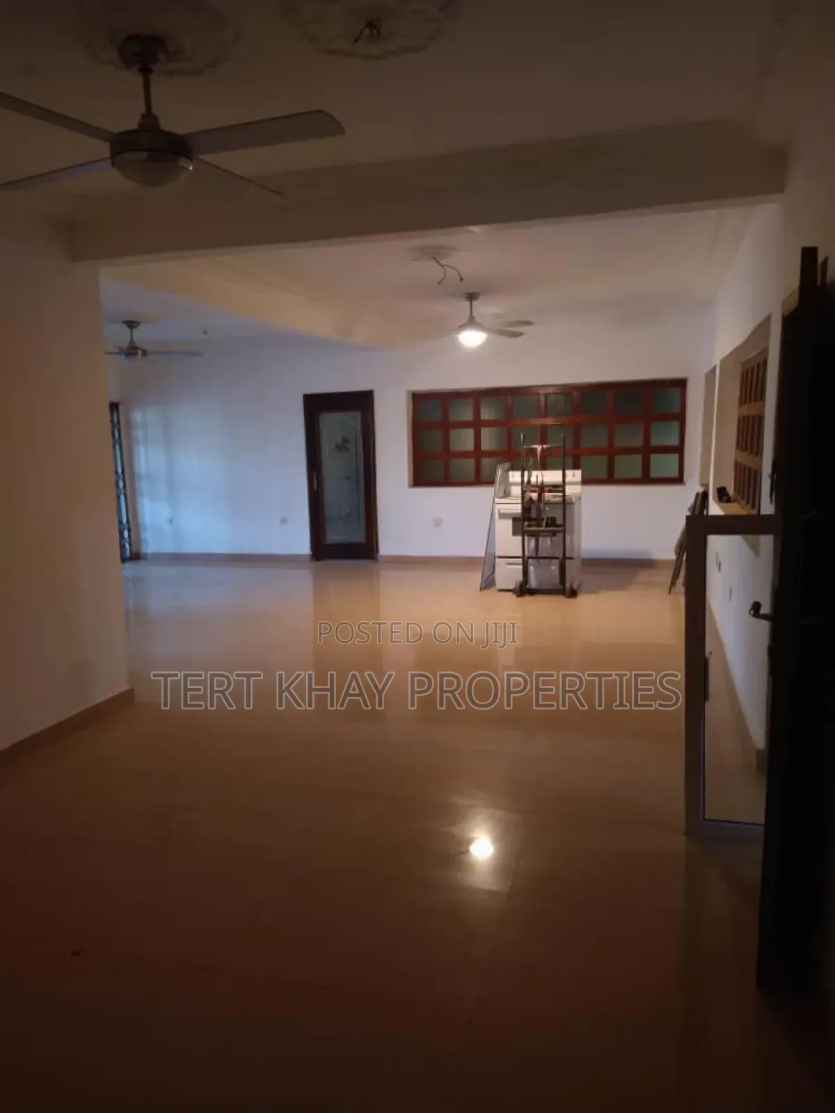 7bdrm House in Community 22, Tema Metropolitan for sale