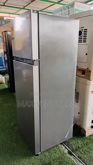 Goldstar 210l Refrigerator Freezer – Family Size, Cheap