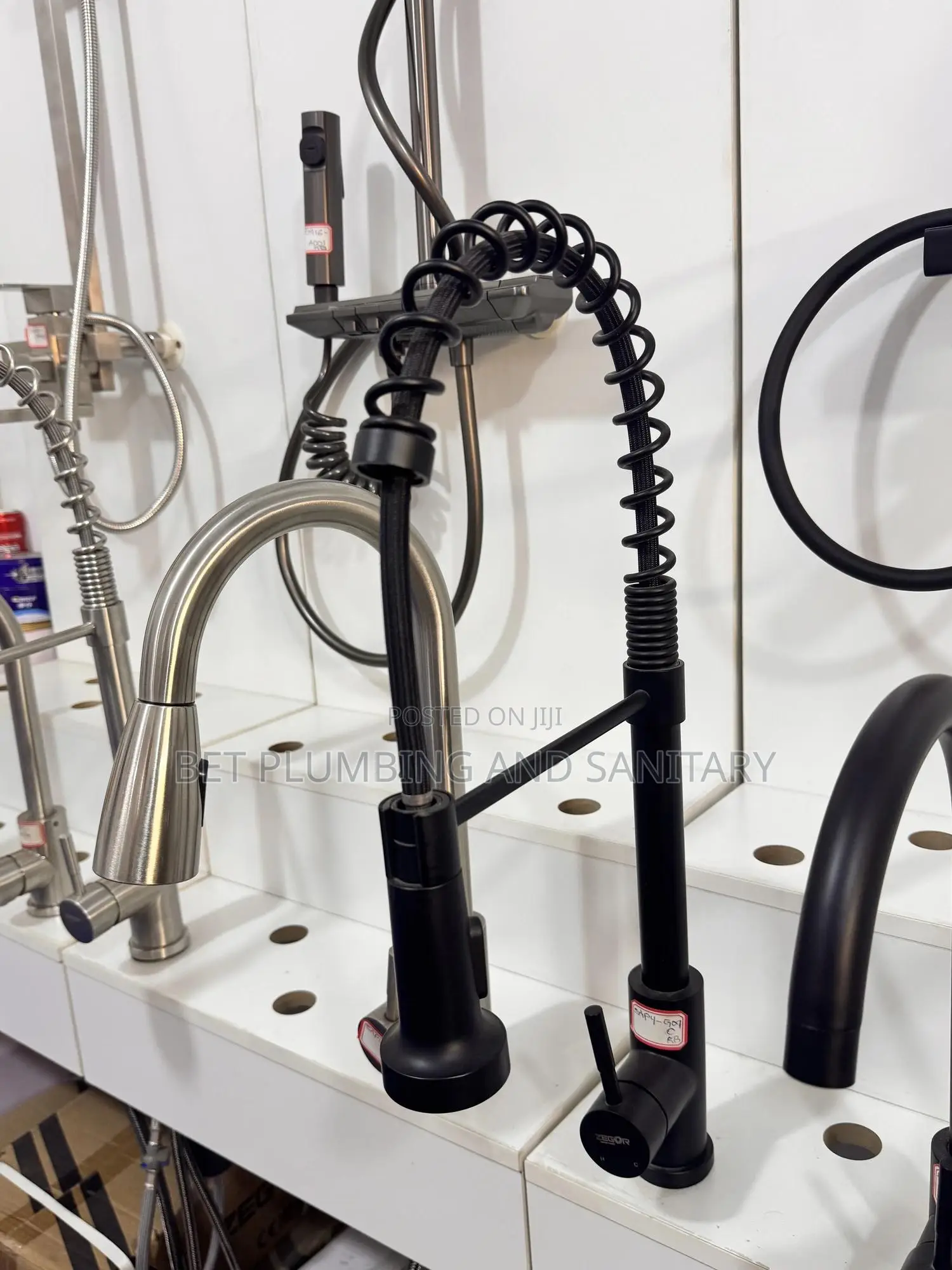 Hot And Cold Pull Out Sink Tap _black And Gold Sink Tap