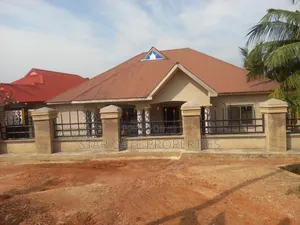 4bdrm House in Ofoase Kokoben/, Kumasi Metropolitan for sale