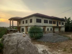 10bdrm House in Ejisu Abenase for sale