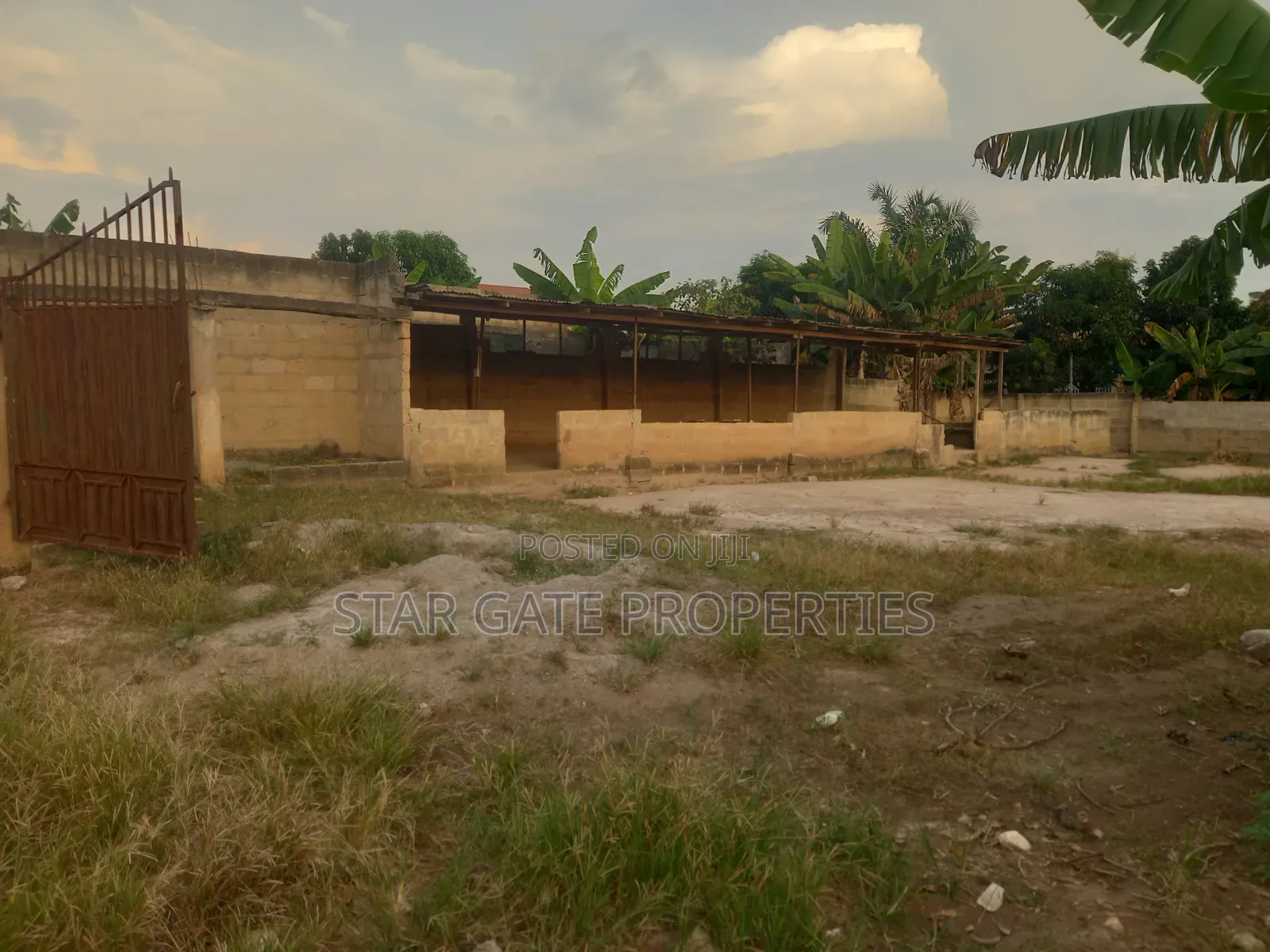 10bdrm House in Ejisu Abenase for sale
