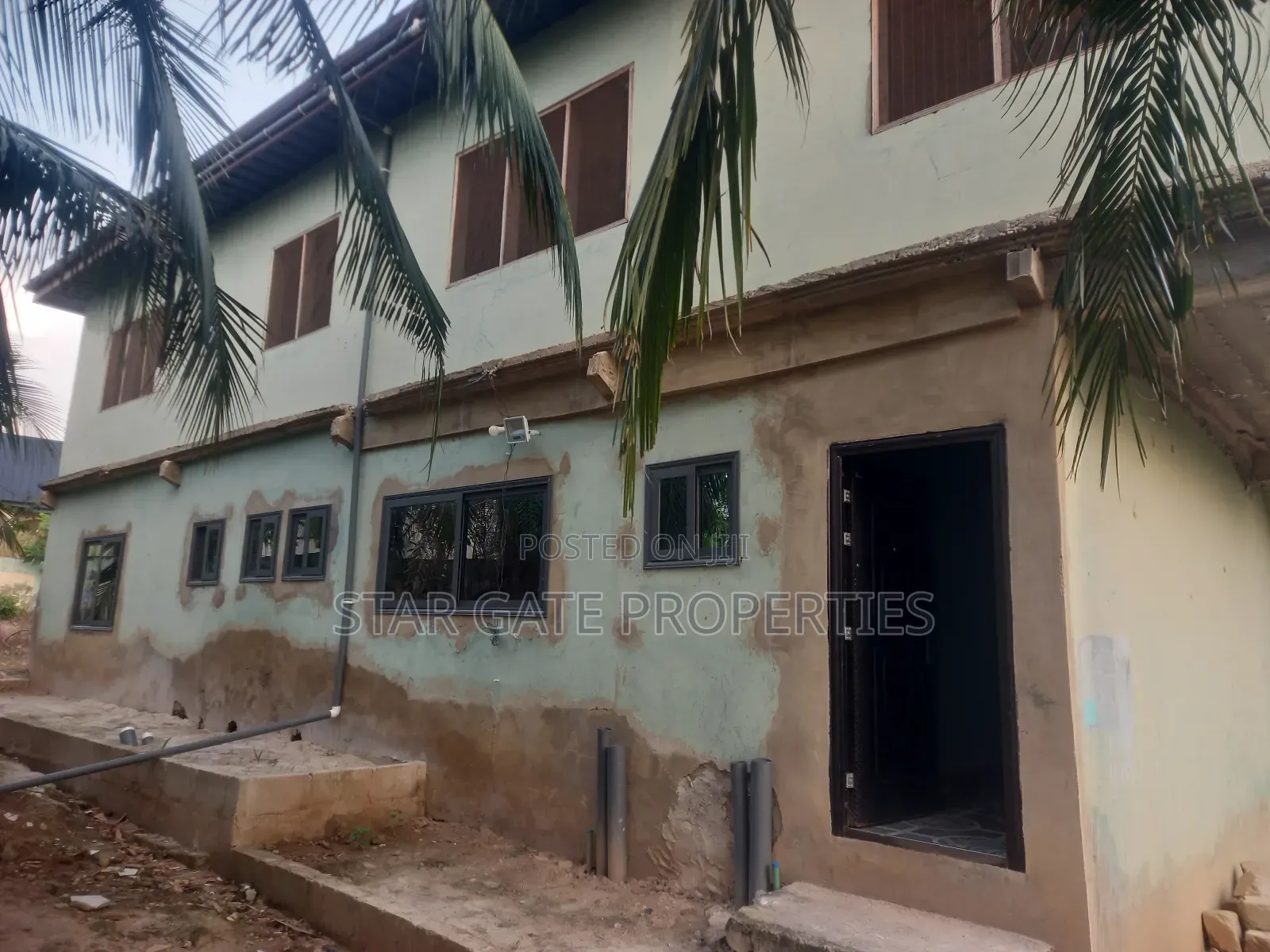 10bdrm House in Ejisu Abenase for sale