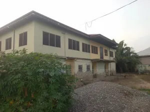 10bdrm House in Ejisu Abenase for sale
