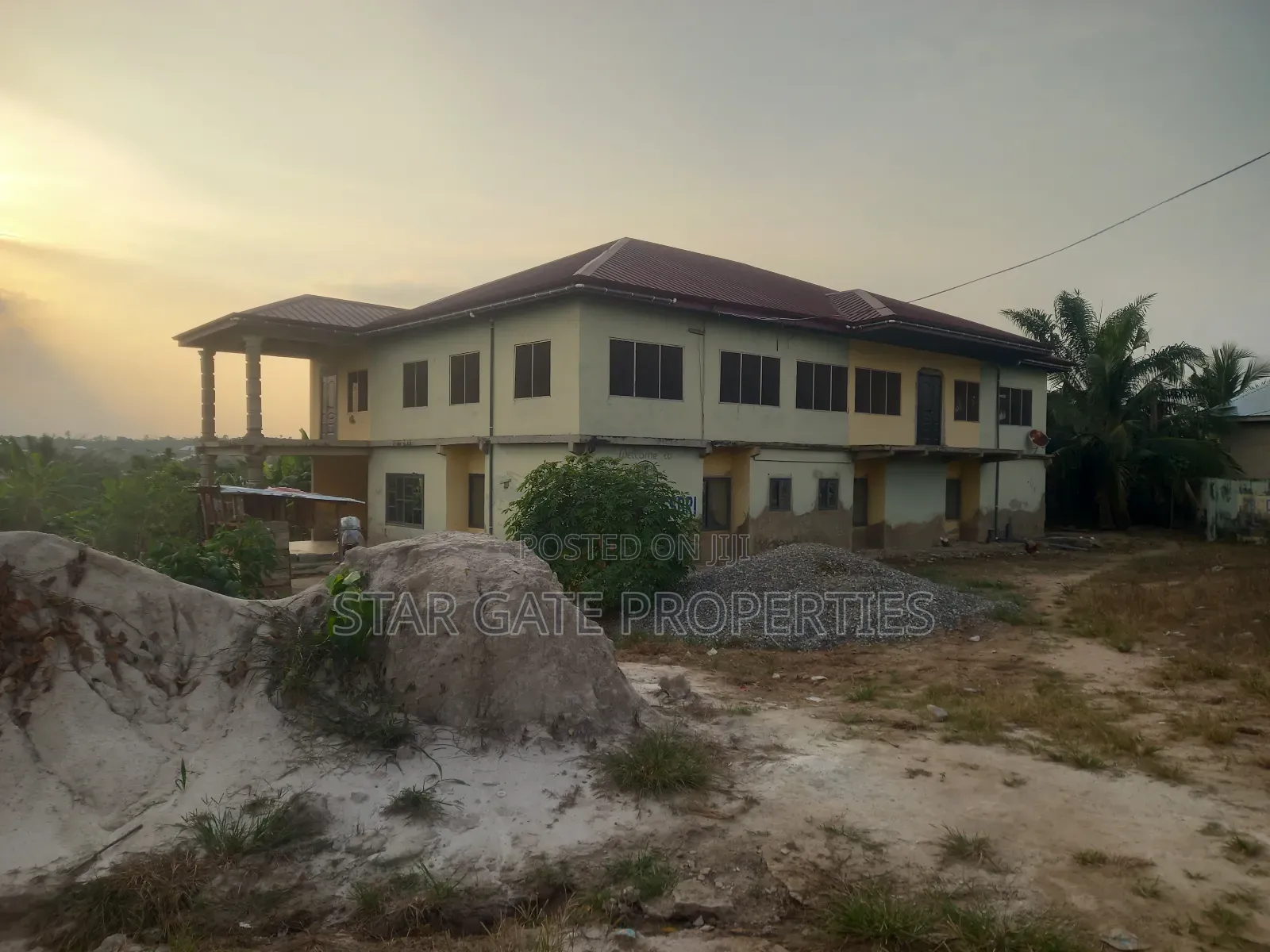 10bdrm House in Ejisu Abenase for sale