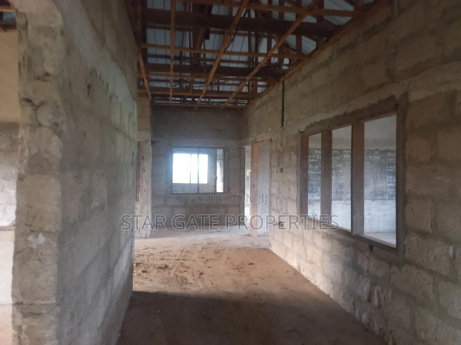 10bdrm House in Ejisu Abenase for sale