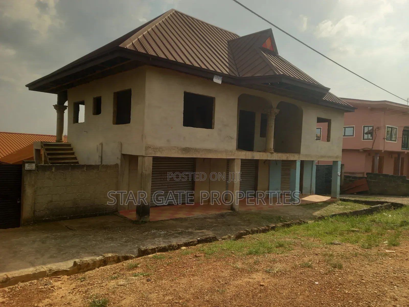 10bdrm House in Kwadaso Estate, Kumasi Metropolitan for sale