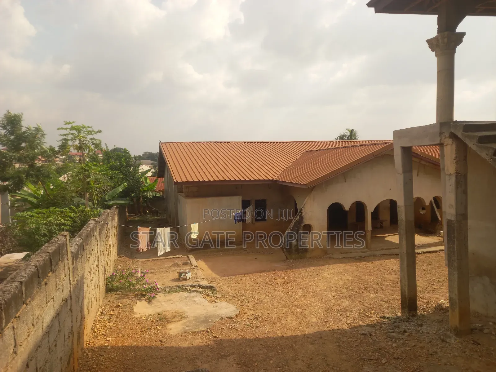 10bdrm House in Kwadaso Estate, Kumasi Metropolitan for sale
