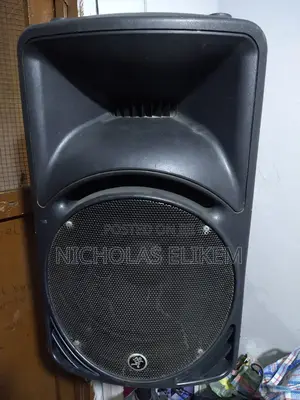 Mackie Active Speakers for Rent With Stands