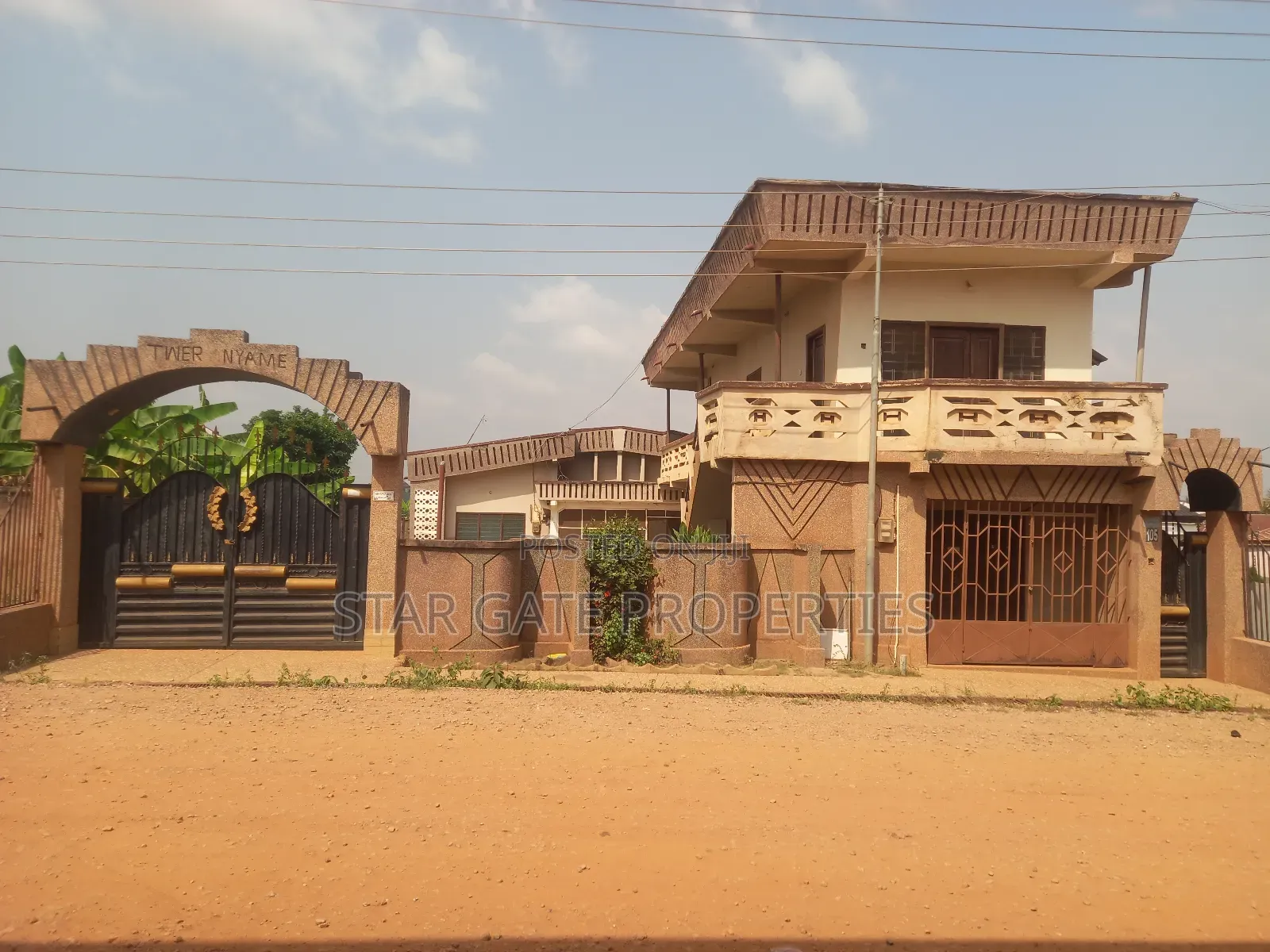 12bdrm House in Tanoso, Kumasi Metropolitan for sale