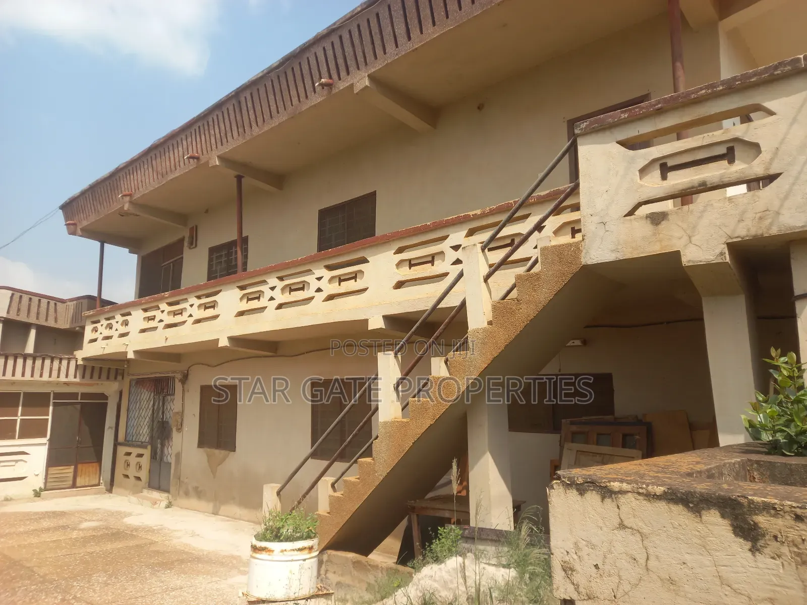 12bdrm House in Tanoso, Kumasi Metropolitan for sale