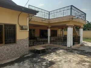 8bdrm House in Kwamo, Kumasi Metropolitan for sale