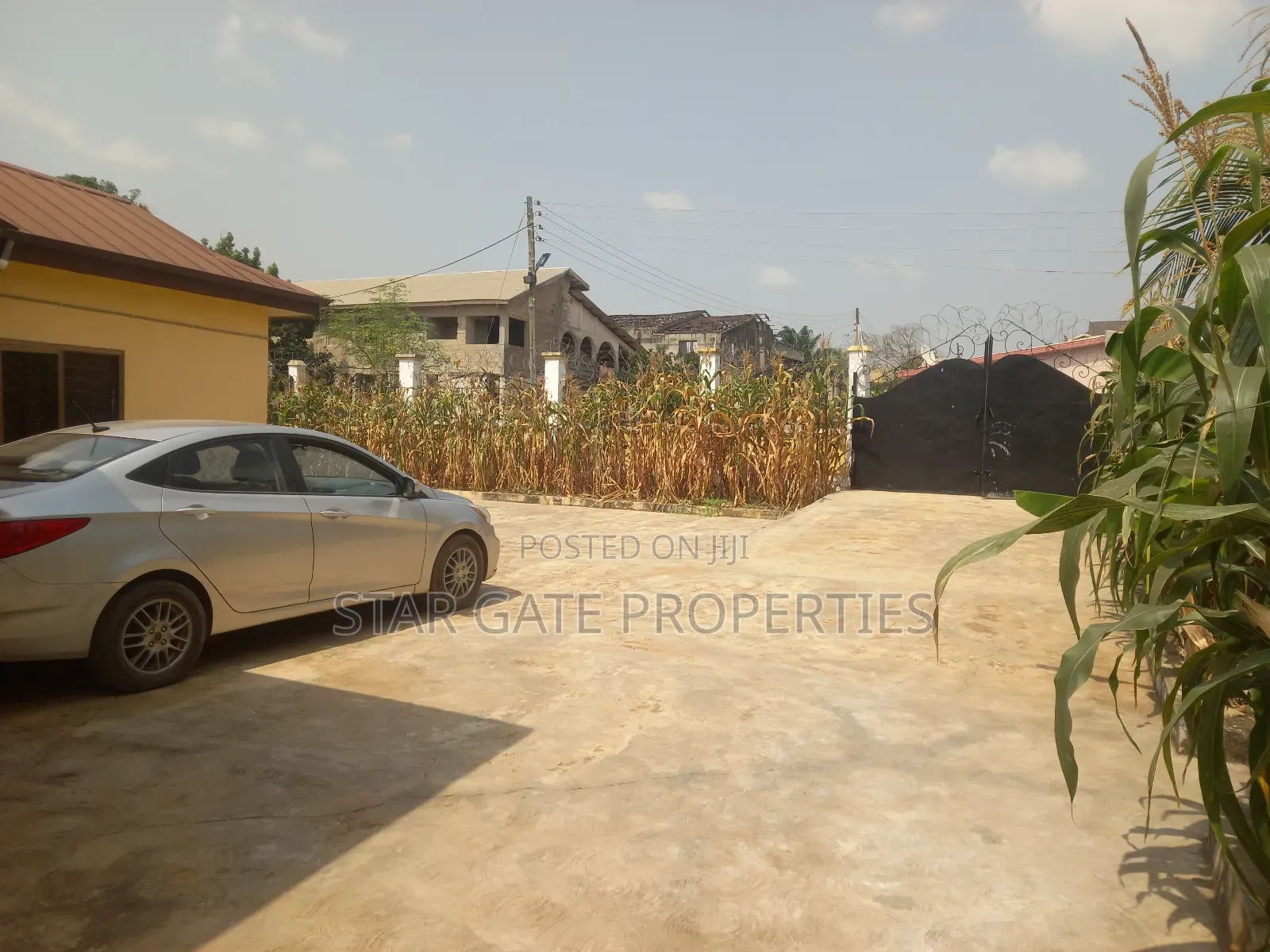 8bdrm House in Kwamo, Kumasi Metropolitan for sale