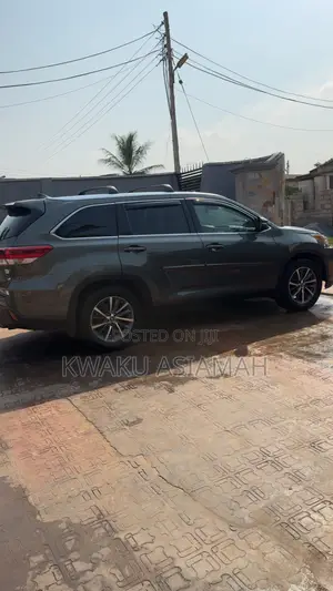 Toyota Highlander XLE 2019 Green