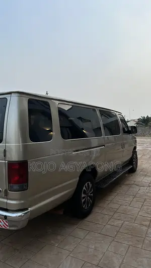 Car Rental Ford E350 15 Passengers