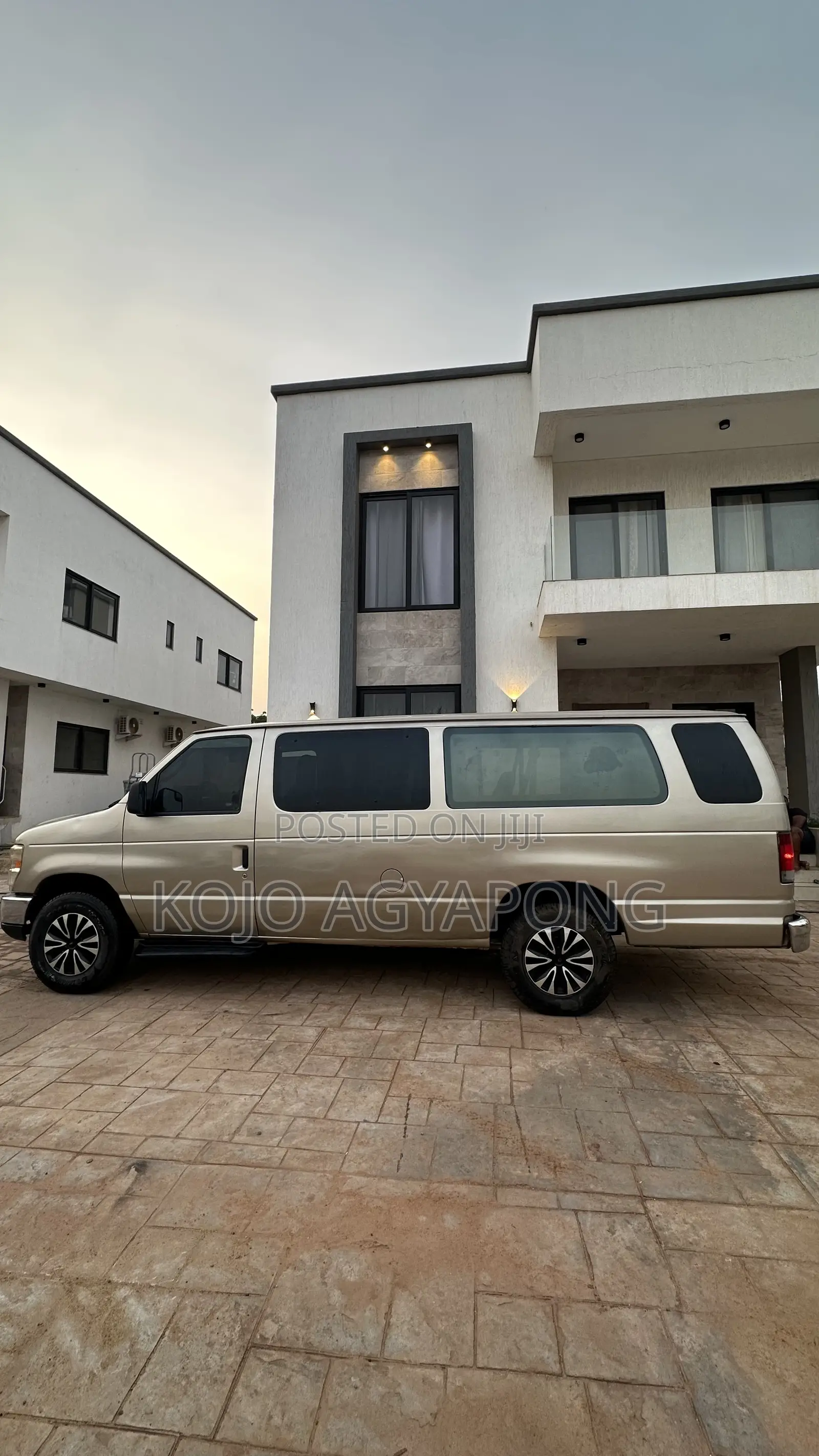 Car Rental Ford E350 15 Passengers