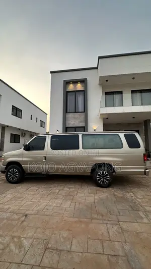 Car Rental Ford E350 15 Passengers