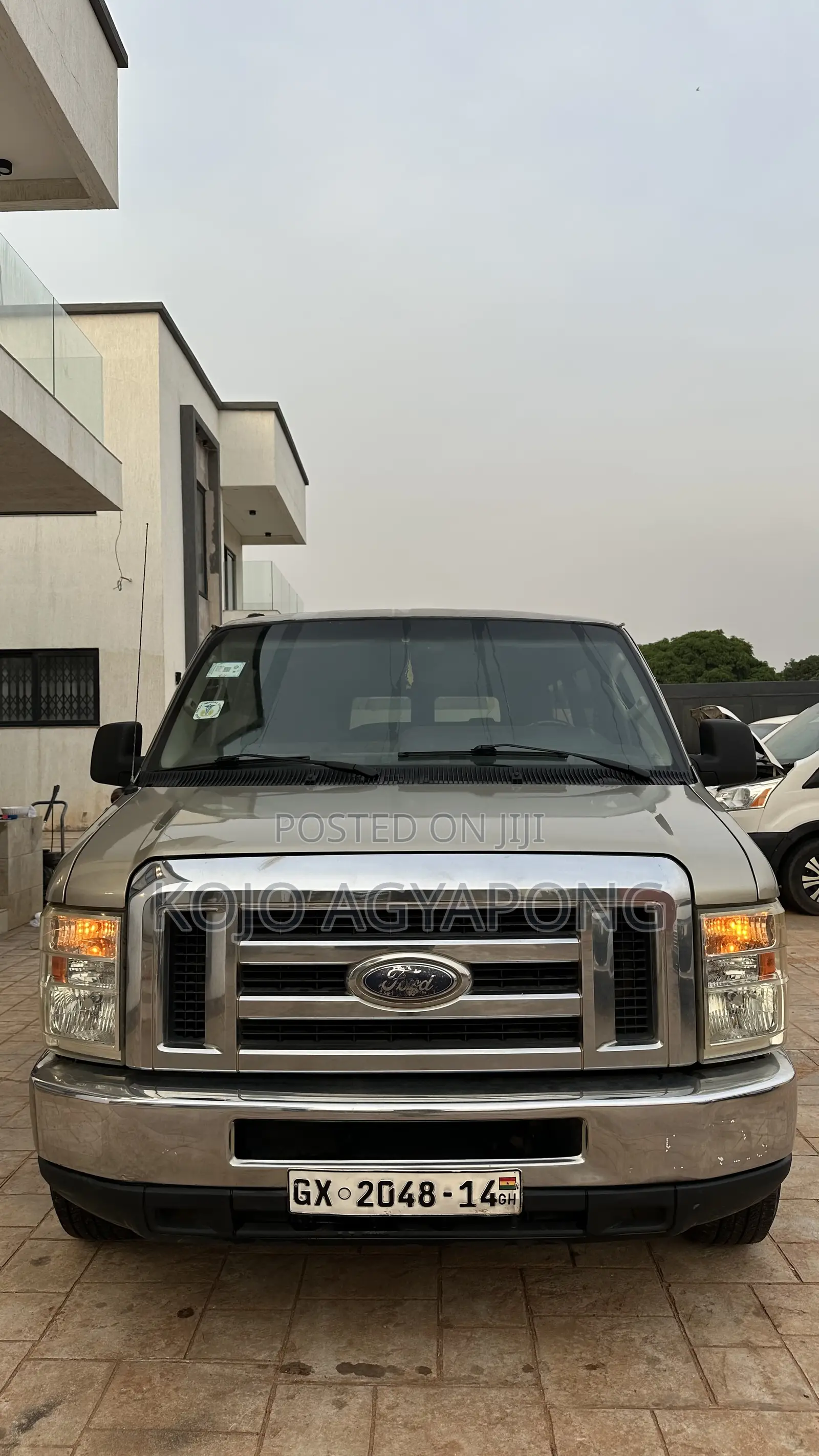 Car Rental Ford E350 15 Passengers