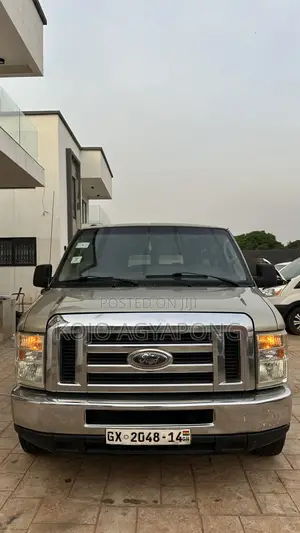 Car Rental Ford E350 15 Passengers