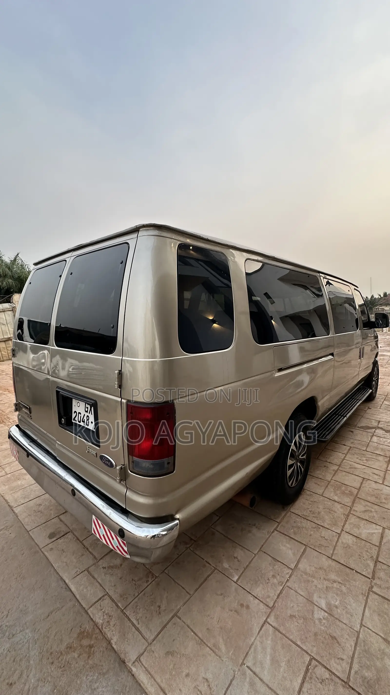 Car Rental Ford E350 15 Passengers