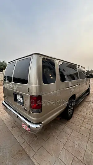 Car Rental Ford E350 15 Passengers