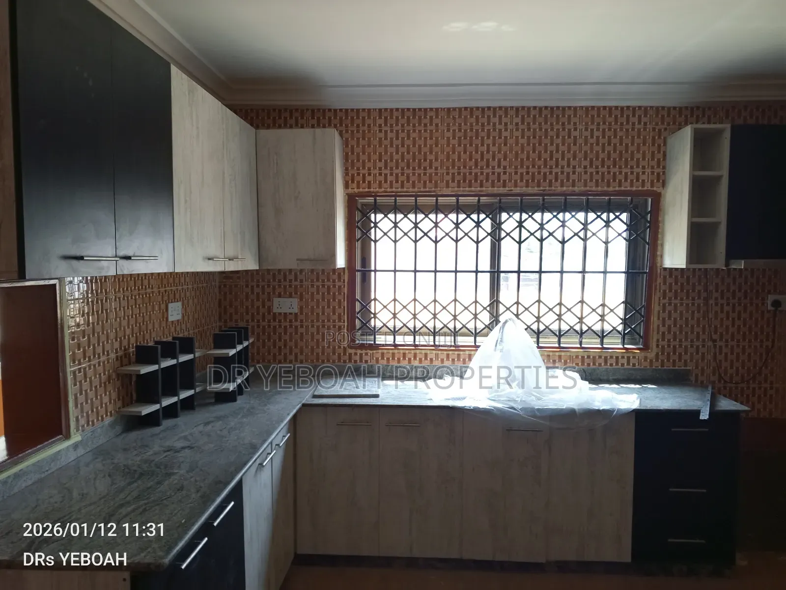 4bdrm House in Spintex:- 4 Bedrooms for rent