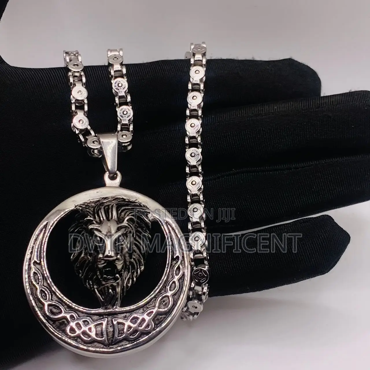 Quality Fashionable Stainless Necklace/ Chains
