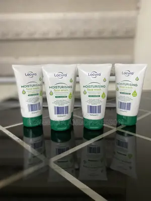 Lacura Moisturizing Facial Wash 150ml