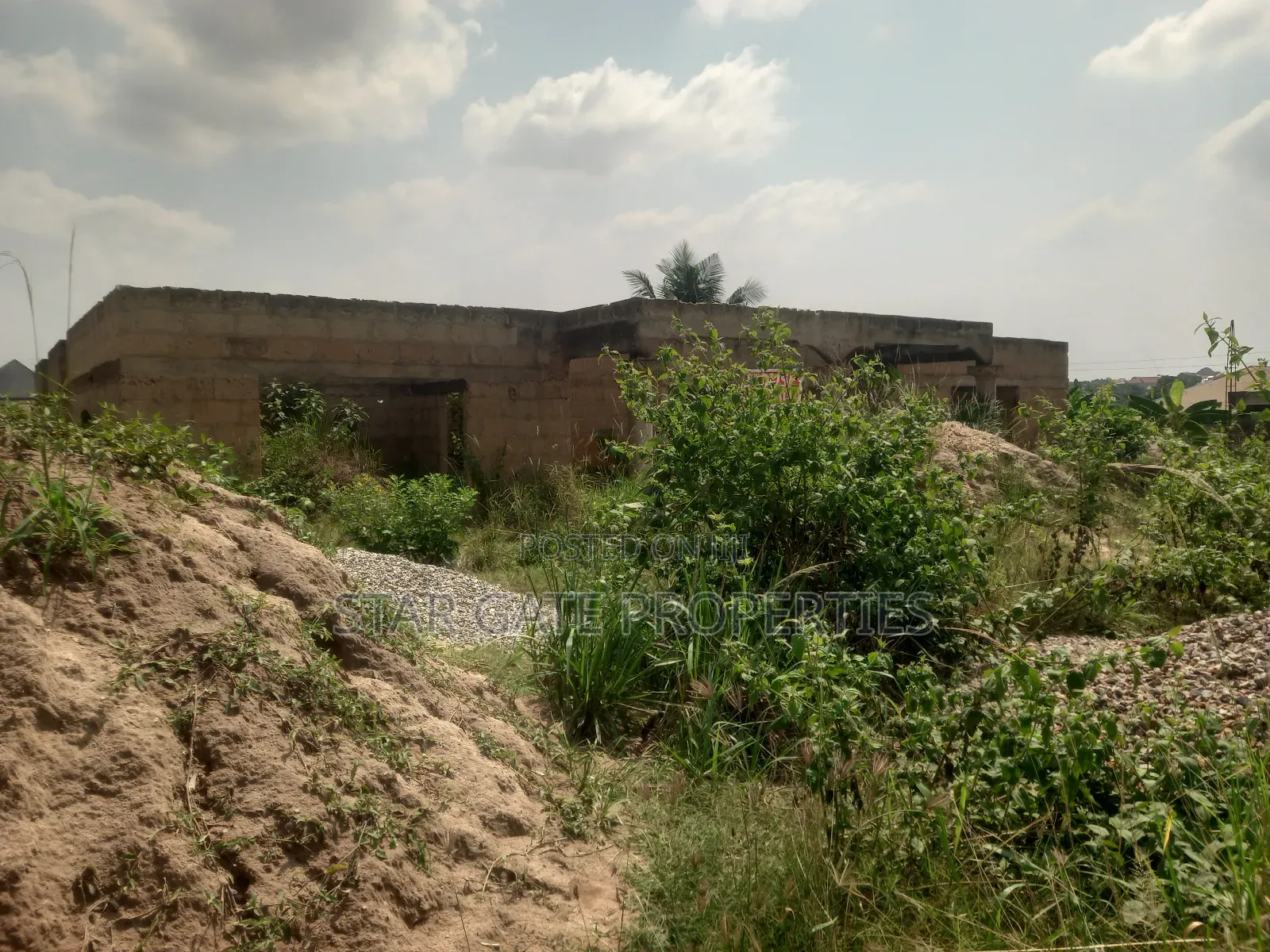 6bdrm House In Kenyasi/Fawoade Road, Kumasi Metropolitan For Sale