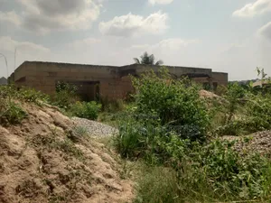 6bdrm House In Kenyasi/Fawoade Road, Kumasi Metropolitan For Sale