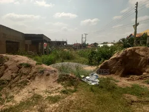 6bdrm House In Kenyasi/Fawoade Road, Kumasi Metropolitan For Sale
