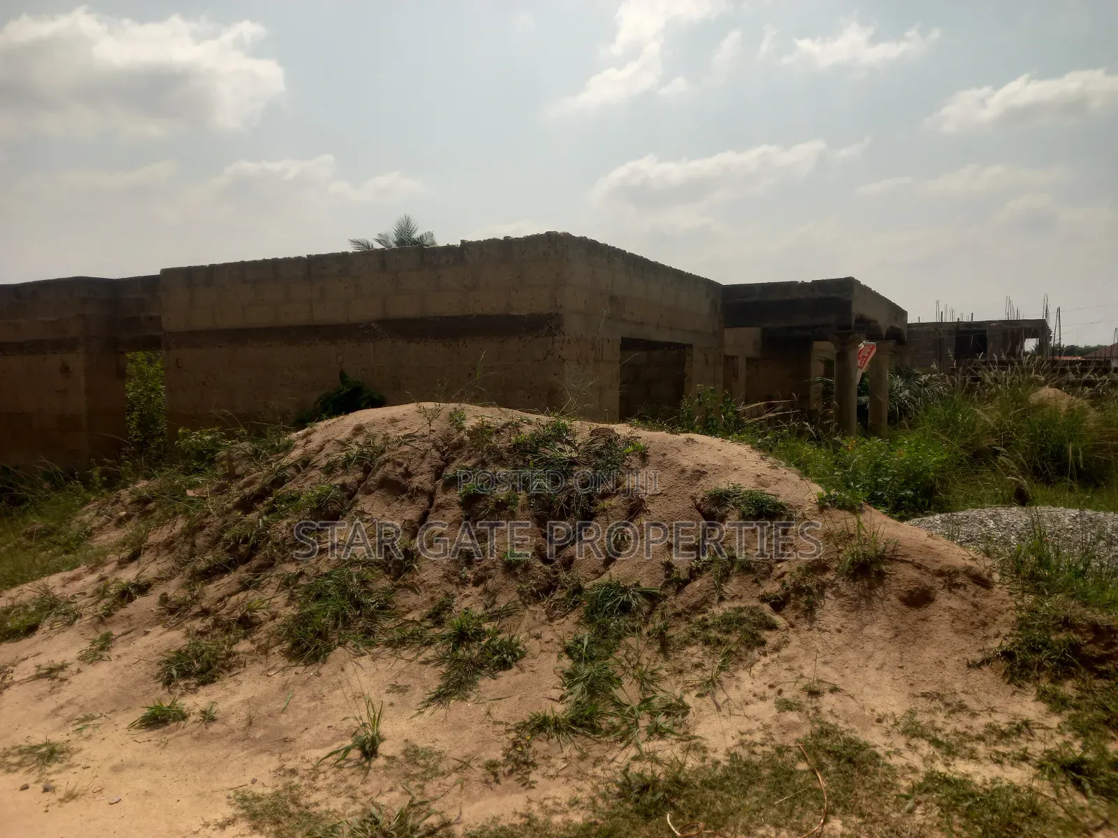 6bdrm House In Kenyasi/Fawoade Road, Kumasi Metropolitan For Sale