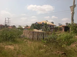 6bdrm House In Kenyasi/Fawoade Road, Kumasi Metropolitan For Sale
