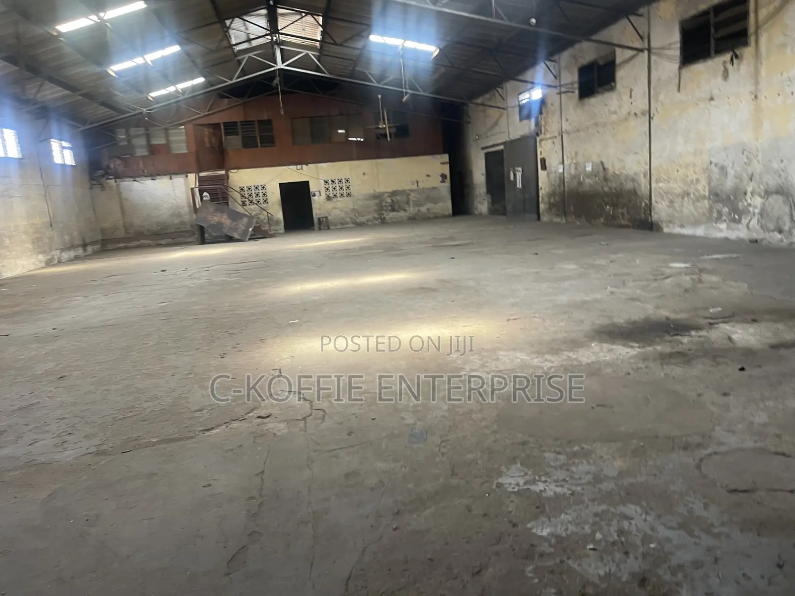 1500 SQM Warehouse With Offices at Circle for Rent