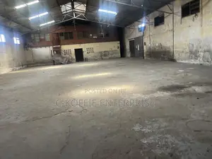 1500 SQM Warehouse With Offices at Circle for Rent