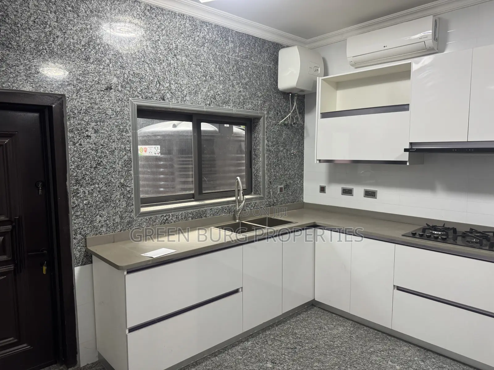5bdrm House in East Legon for rent