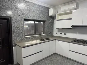 5bdrm House in East Legon for rent