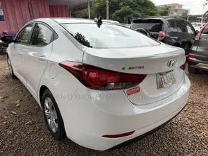 Hyundai Elantra SE Sedan FWD (1.8L 4cyl 6A) 2016 White