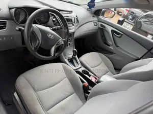 Hyundai Elantra SE Sedan FWD (1.8L 4cyl 6A) 2016 White