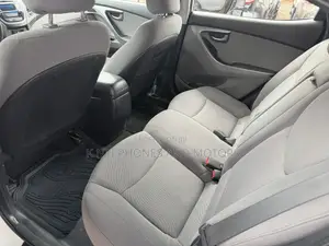 Hyundai Elantra SE Sedan FWD (1.8L 4cyl 6A) 2016 White