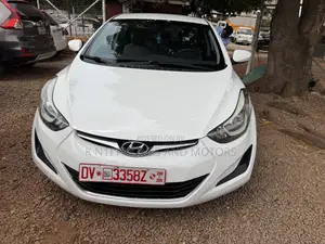 Hyundai Elantra SE Sedan FWD (1.8L 4cyl 6A) 2016 White
